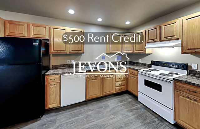 Enjoy a $500 rent credit on this beautiful 3-bedroom duplex near I-823! photos photos