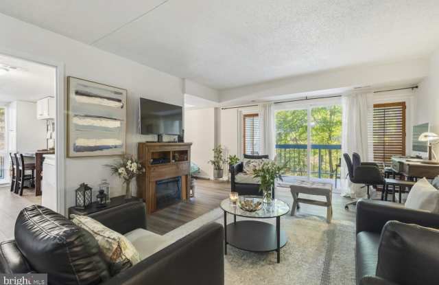 11815 BRETON Court Gallery 3