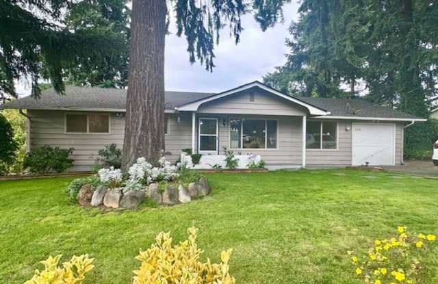 4 bedroom 2 bathroom with fully fence yard, quiet neighborhood in Kent photos photos