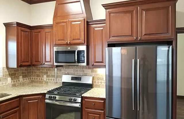 Gorgeous, 3 Bedroom 2 Bath in the King's Manor Addition in Moore WITH STORM SHELTER!!! Gallery 4