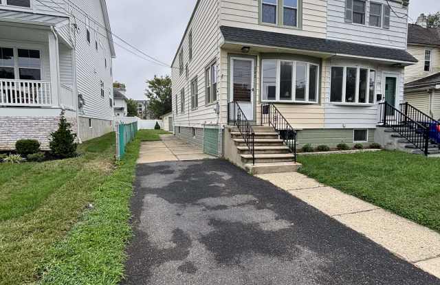 222 Emerald Avenue Gallery 2
