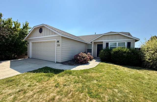 YOU WON'T WANT TO MISS OUT ON THIS AMAZING HOME IN REDMOND!! photos photos