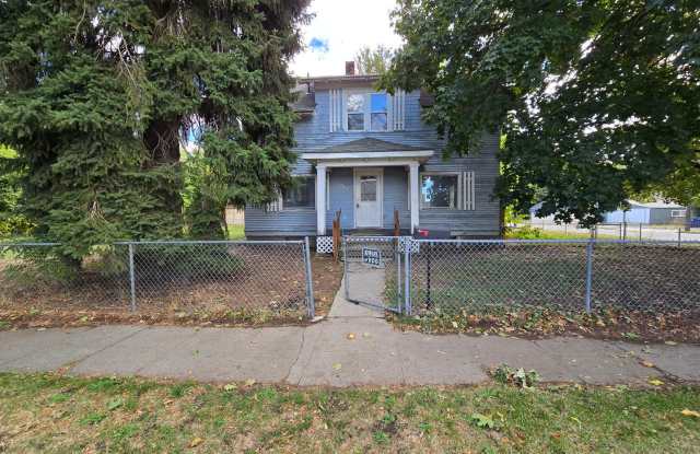 Updated CDA Home Move in Ready - 1204 North 5th Street, Coeur d'Alene, ID 83814
