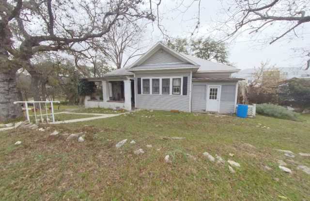 THREE BEDROOM, 2 BATHROOM HOME FOR LEASE IN SAN MARCOS, TX STEPS FROM TEXAS STATE! photos photos