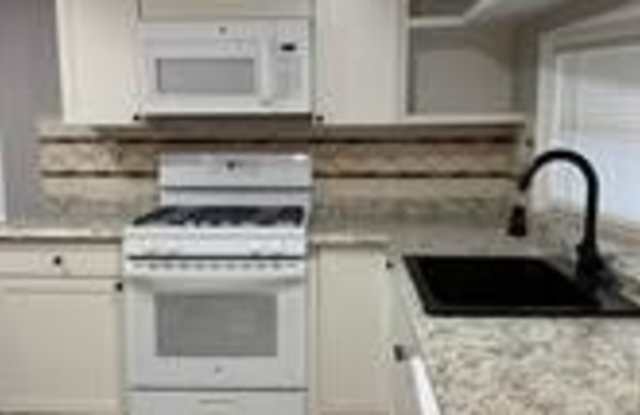 120 Overland Court Gallery 4