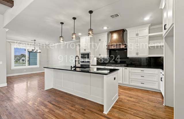 5 Bed | 4 Bath in Owasso! Gallery 3
