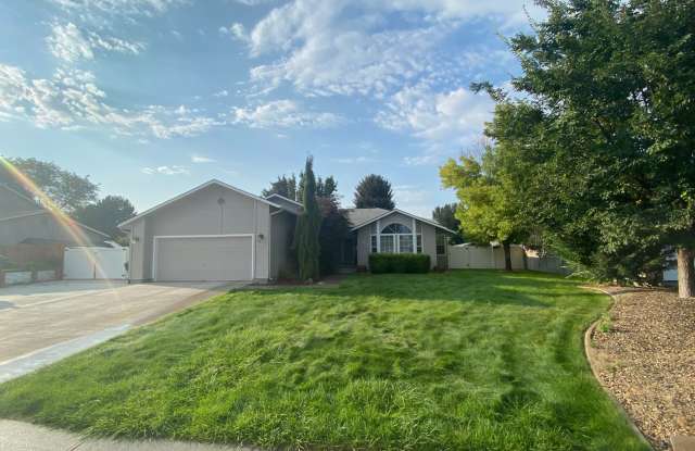 Beautiful 3bed, 2bath 2,550sq.ft. home in desireable south Nampa sub photos photos