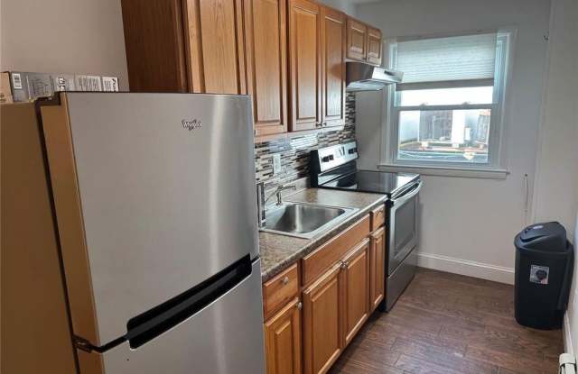 109 E Main Street unit: 2 photos photos