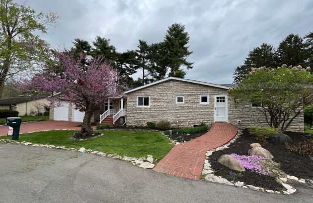 **RIVERFRONT 4-BEDROOM/2-BATH WITH 4-CAR GARAGE, FULL BASEMENT!!** photos photos