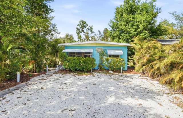 2 Bedroom Home with Fenced Yard in Gulfport! photos photos