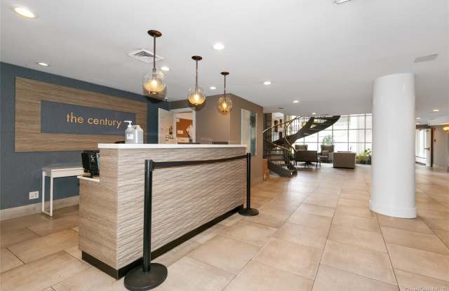 100 cuttermill Road Gallery 4