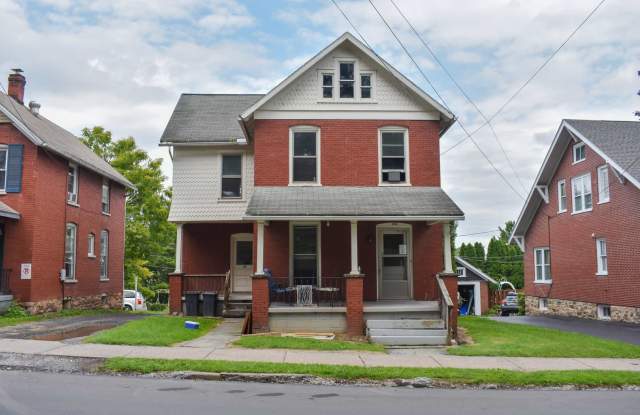 Three Bedroom Home Close to LHU with Washer/Dryer! - 124 North Fairview Street, Lock Haven, PA 17745