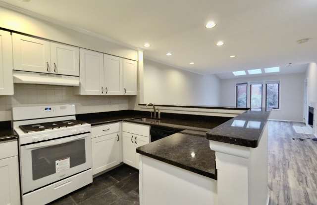 796 SPINNAKER CT - 796 Spinnaker Court, Secaucus, NJ 07094