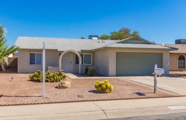 9202 West Cameron Drive Gallery 2