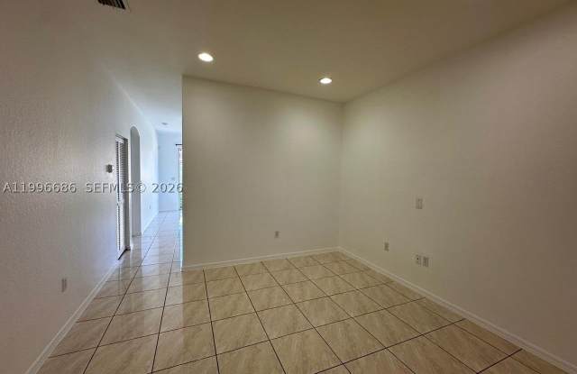 10985 SW 239th Ter Gallery 4