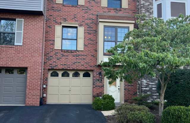 Robinson 2 Bed, 2.5 Bath Townhouse in Private Community Gallery 2