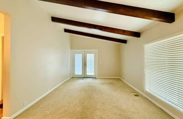 2902 Bruce Ln Gallery 3