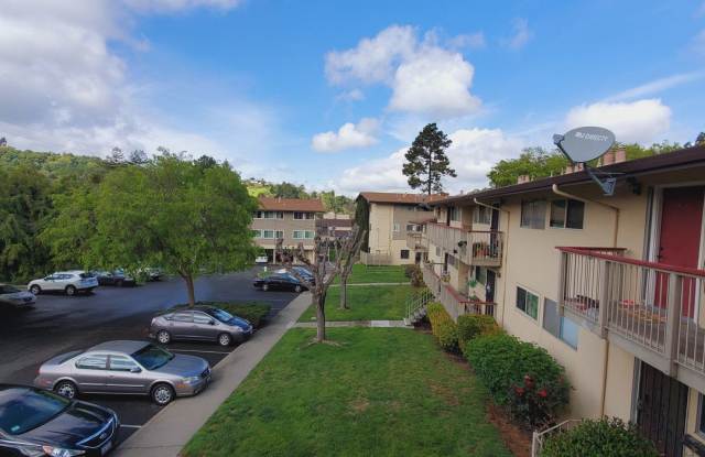 Pinole Crest 2 bedroom/2 bath Condo ~Light  Bright Living in Bay Area! - 2357 Paloma Court, Pinole, CA 94564
