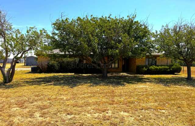 Charming 2/1.5/1 on 1.7ac Gallery 1
