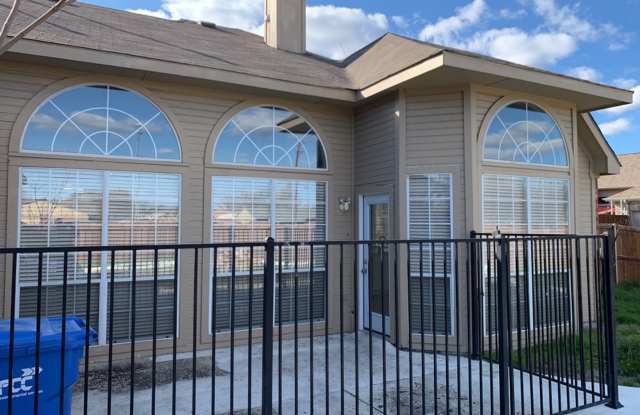 5618 Luna Dr Gallery 3
