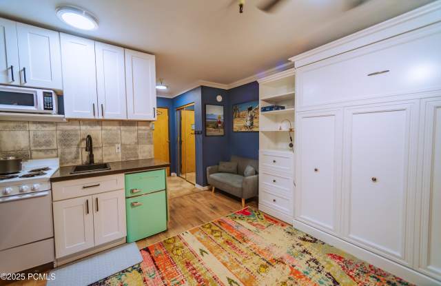 1940 Prospector Avenue Gallery 3