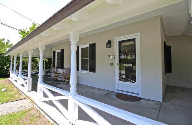 215 Coggeshall Avenue Gallery 4