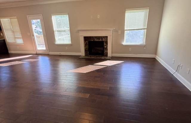 Spacious 5-bedroom house with loft in DACULA cluster in Auburn Gallery 4