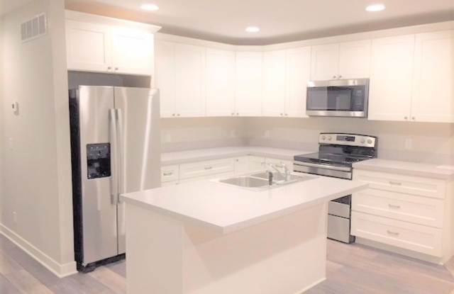 Spacious 2 Bed/2 Bath Condo in Prime Location Gallery 3