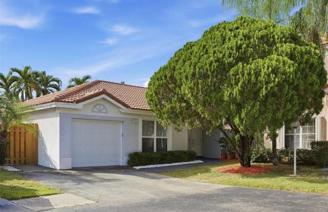 10246 NW 57th Ter photos photos