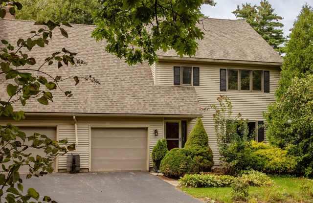 3BD/2.5BA Townhome in Colchester W/ Private Beach Access! Gallery 3