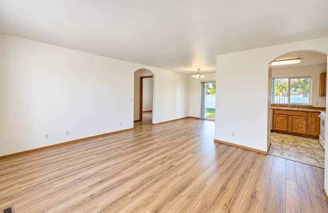 2365 E Bremington Gallery 3
