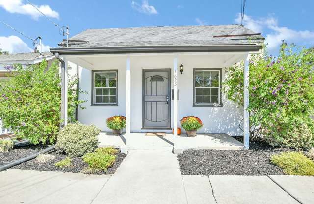 Charming Martinez 1bed / 1bath photos photos