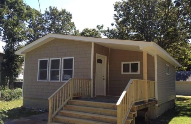 4 Meadowmere Avenue - 4 Meadowmere Avenue, Shirley, NY 11950