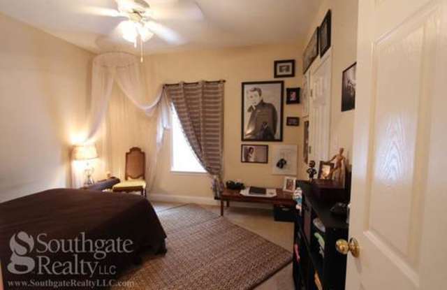 2 Square Apartment Homes Gallery 4