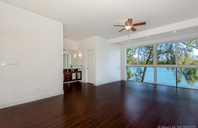 5009 SW 71st Pl Gallery 3