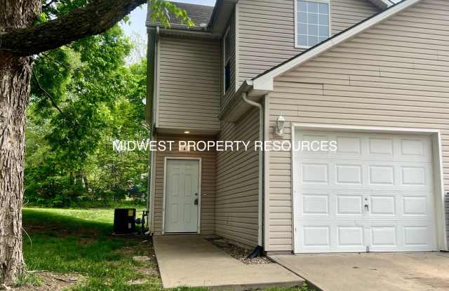 Highly Desired 3 Bd End Unit For Lease in Pleasant Hill | Offered by Midwest Property Resources photos photos