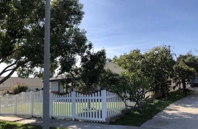 813 Delphine Pl Gallery 3