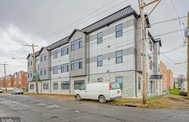 4432-00 WINGATE Street Gallery 2