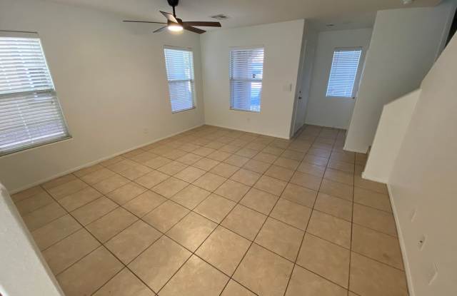 Wonderful 3 bed/2.5 bath home located in the SW area Gallery 3
