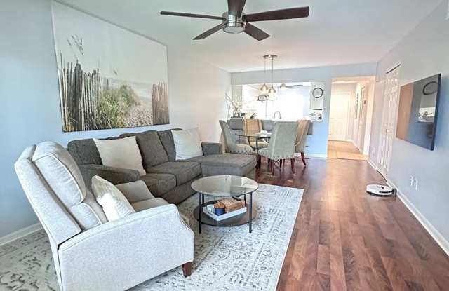 Renovated 1st Floor Seasonal unit in North Naples Gallery 3