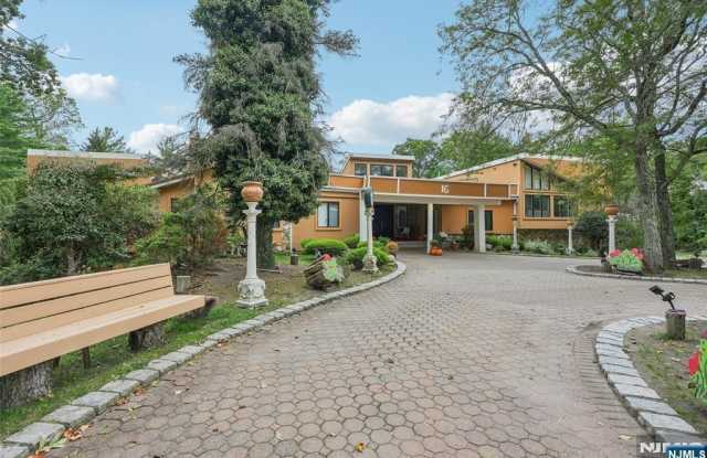 16 Schaffer Road photos photos