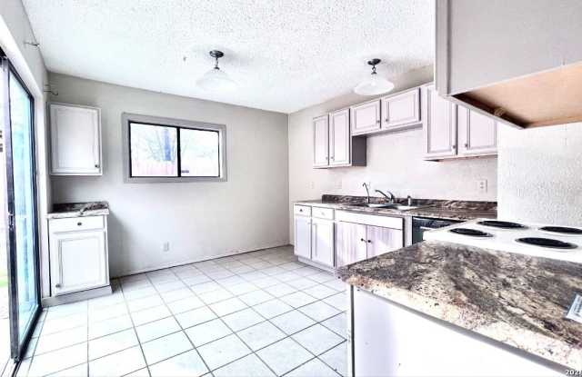 4347 LEHMAN DR Gallery 4