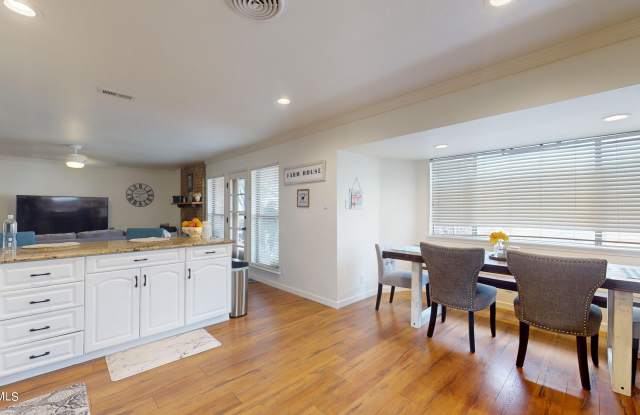 453 EL CAMINO Drive Gallery 4