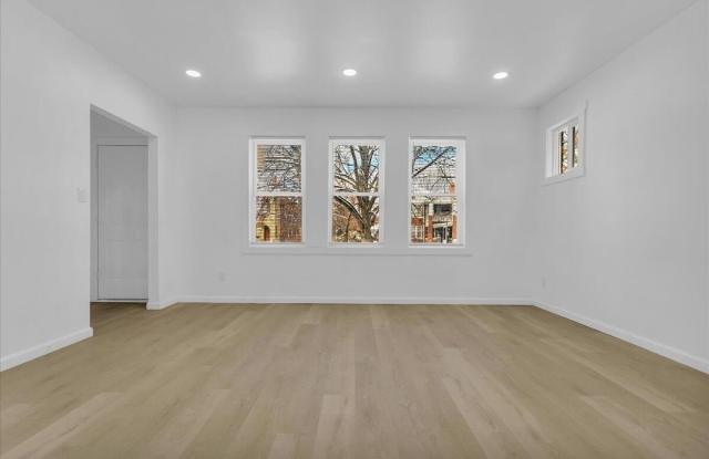 2725 Leslie Street Gallery 3