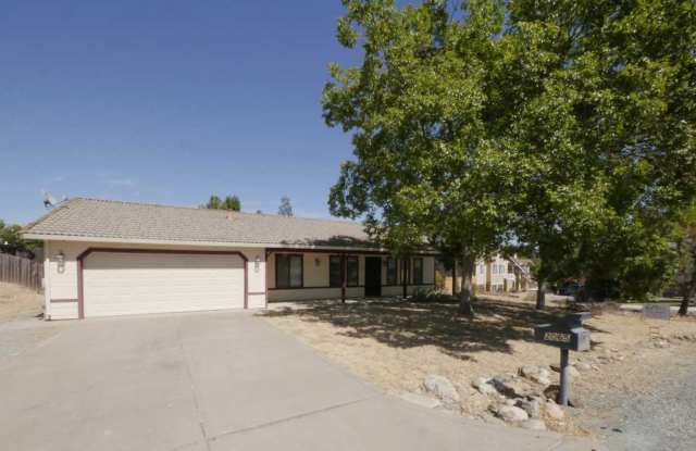 Comfortable home with big back yard at 2065 Grouse Dr in Valley Springs. - 2065 Grouse Drive, Valley Springs, CA 95252