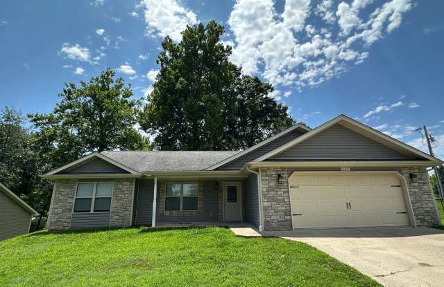 Well Maintained 3 Bed 2 Bath w/ Fence in Waynesville photos photos