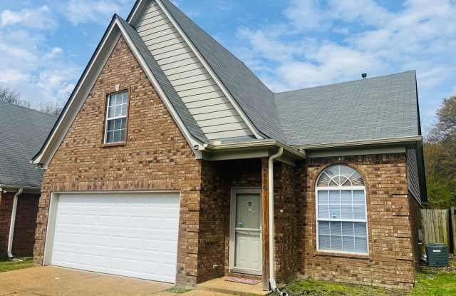3BR/2.5BA  near Shelby Farms.  No CARPET! Small pets allowed. photos photos