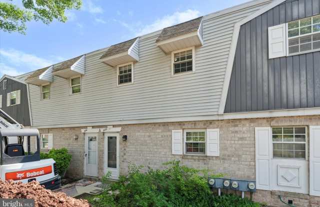 525 VILLAGE LANE photos photos