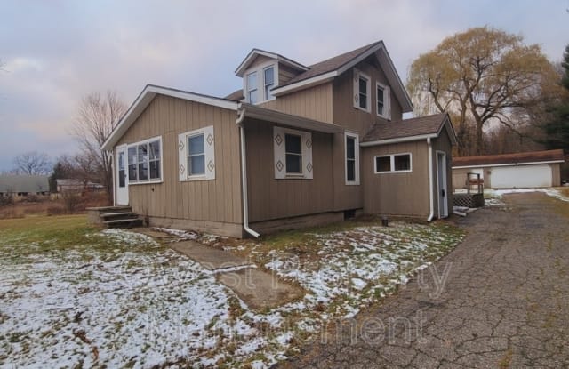 7566 Lincoln Lake Rd NE - 7566 Lincoln Lake Road Northeast, Kent County, MI 48809