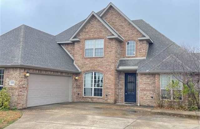 Large 4 bedroom home in established neighborhood photos photos